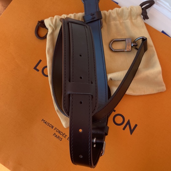 NWOT Louis Vuitton Shoulder Strap Black. Graphite Silver Hardware - Picture 7 of 9